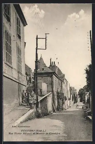 AK Vouvray, Rue Victor Hérault et montée de cimetière, Radfahrer