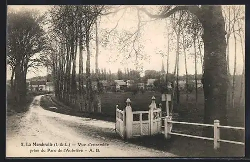 AK La Membrolle /I.-et-L., Vue d`ensemble prise du Parc de l`Aubrière