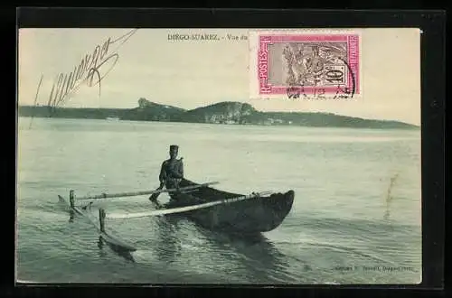 AK Diego-Suarez, Mann im Boot vor einer Küste