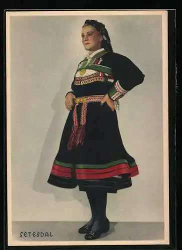 AK Trachtenserie: Norwegen, Norwegerin in Tracht aus Setesdal