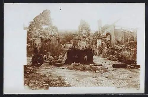 Foto-AK Steinbach, Zerstörte Häuser und Trümmerhaufen