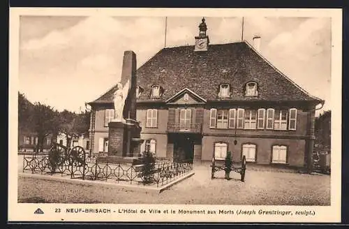 AK Neuf-Brisach, L`Hôtel de Ville et le Monument aux Morts