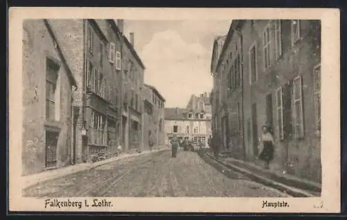 AK Falkenberg i. Lothr., Hauptstrasse mit Passanten