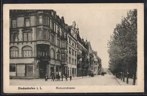AK Diedenhofen i. L., Metzerstrasse mit Gebäudeansicht