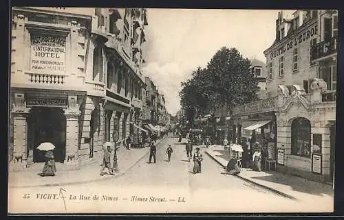 AK Vichy, La Rue de Nimes, Hotel Astoria Palace et Grand Hotel de l`Europe