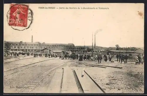 AK Thaon-les-Vosges, Sortie des Ouvriers de la Blanchisserie et Teinturerie