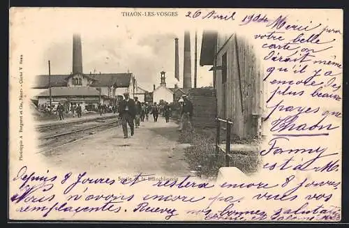 AK Thaon-les-Vosges, Sortie de la Blanchisserie