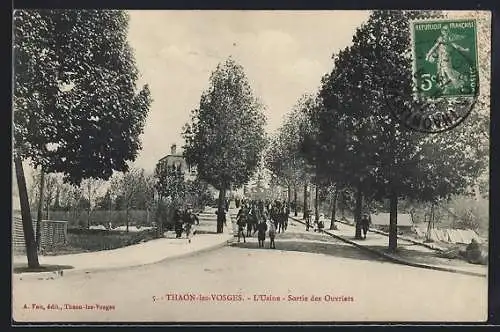 AK Thaon-les-Vosges, l`Usine, Sortie des Ouvriers