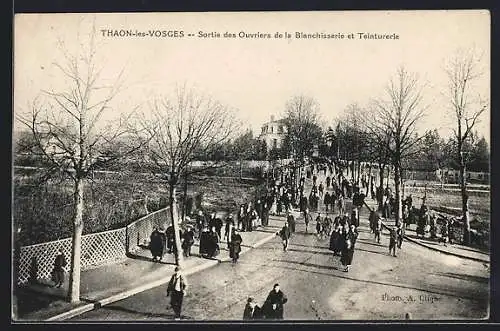 AK Thaon-les-Vosges, Sortie des Ouvriers de la Blanchisserie et Teinturerie