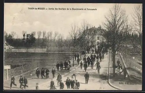 AK Thaon-les-Vosges, Sortie des Ouvriers de la Blanchisserie et Teinturerie