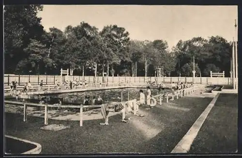 AK Thaon-les-Vosges, La Piscine