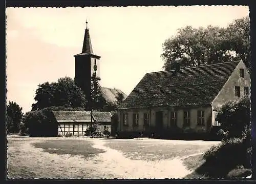 AK Alt-Reetz /Kreis Bad Freienwalde, Ortspartie bei der Kirche