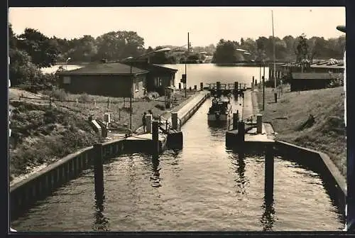 AK Fürstenberg /Havel, Blick auf die Schleuse