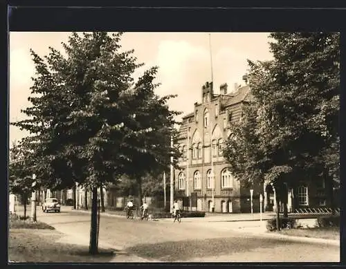 AK Hennigsdorf /Kr. Oranienburg, Rathaus an der Hauptstrasse