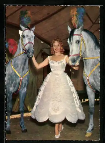 AK Christel Sembach-Krone mit Lippizaner-Hengsten im Zirkus Krone