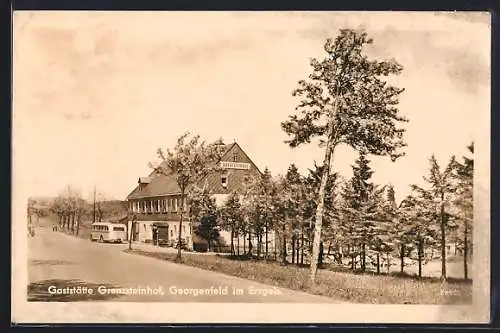 AK Georgenfeld i. Erzgeb., auf der Strasse vor der Gaststätte Grenzsteinhof