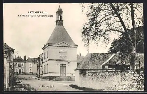 AK Artannes /I.-et-L., La Mairie et la rue principale