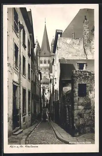 AK Köln a. Rh., Alte Gasse mit Kirche St.Martin