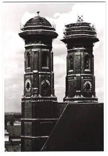 Fotografie Grete Eckert, München, Ansicht München, Frauenkirche mit Baugerüst der Mannesmann Leichtbau GmbH