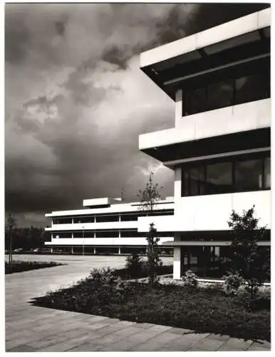 Fotografie Inge von der Ropp, Rodenkirchen, Ansicht Köln, Physikalisches Institut, Partie an der Fassade - Aussenansicht