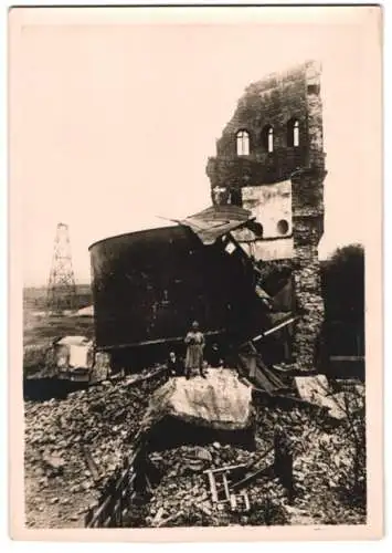 Fotografie Ansicht Lodz, Kriegszerstörung - Überreste vom Wasserturm, 1.WK