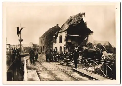 Fotografie J. H. Hennings & Co., Hamburg, Ansicht Lille, Kriegszerstörung am Bahnhof, Eisenbahn-Station, 1.WK