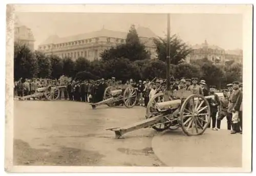 Fotografie Ansicht Strassburg / Elsass, Kriegsbeute - Geschütze auf dem Kaiserplatz ausgestellt, 1.WK