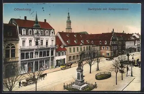 AK Offenburg, Marktplatz mit Kriegerdenkmal, von oben gesehen