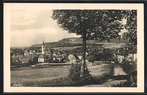 AK Aalen, Ortsansicht mit Strasse und Feld