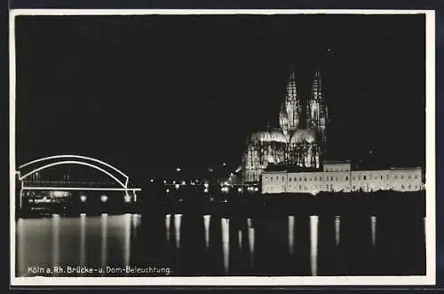 AK Köln a. Rh., Brücke und Dom mit nächtlicher Beleuchtung