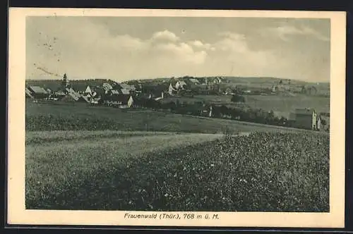 AK Frauenwald /Th., Gesamtansicht von einem Feld aus