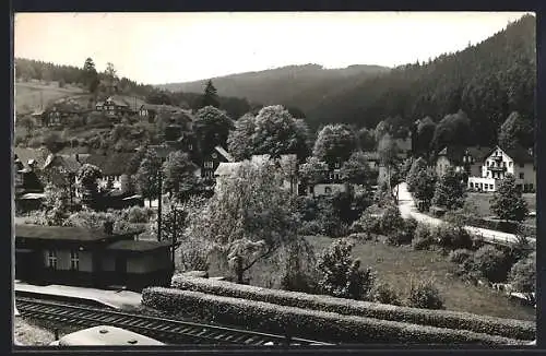 AK Meuselbach-Schwarzmühle /Thür. Wald, Teilansicht mit dem Bahnhof