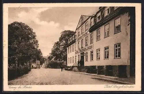 AK Corvey, Hotel Dreizehnlinden mit Personen am Eingang