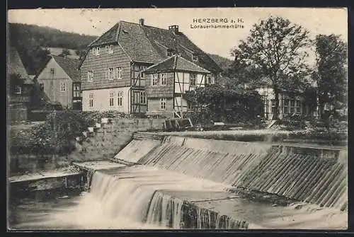 AK Herzberg /Harz, Lonauerhammerhütte mit Wehr