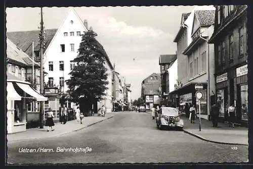 AK Uelzen /Hann., Bahnhofstrasse mit Geschäften