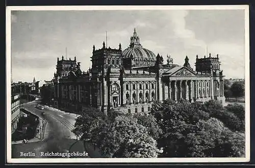 AK Berlin-Tiergarten, Reichstagsgebäude, Aussenansicht, Strassenbahn