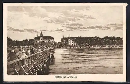 AK Arendsee / Ostseebad, Blick von der Seebrücke auf die Küste