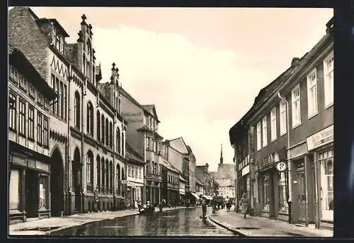 AK Salzwedel, Strasse der Freundschaft mit Geschäften und Postamt