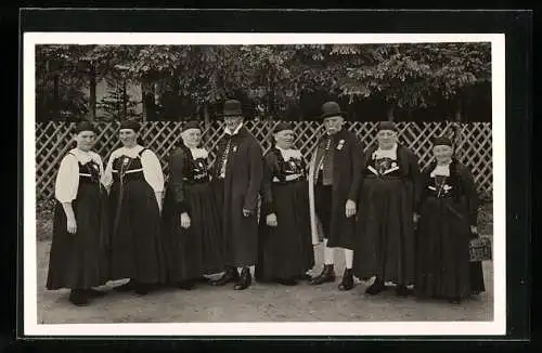 AK Schwenningen / Villingen, Männer & Frauen in schwäbischer Tracht