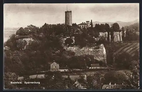 AK Bielefeld, Die Sparrenburg aus der Ferne