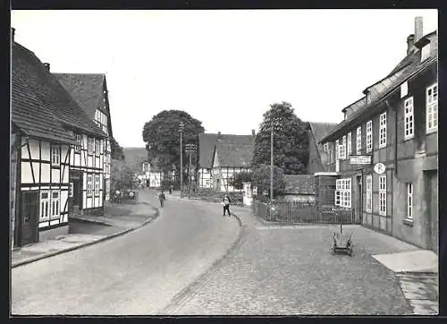 AK Heinsen / Weser, Dorfstrasse mit Fachwerkhäusern