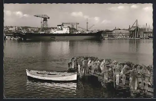 AK Flensburg, Schiff im Hafen