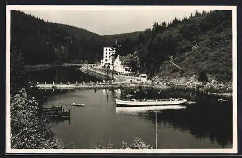 AK Lobenstein / Thür., Ortsansicht mit Fluss und Booten