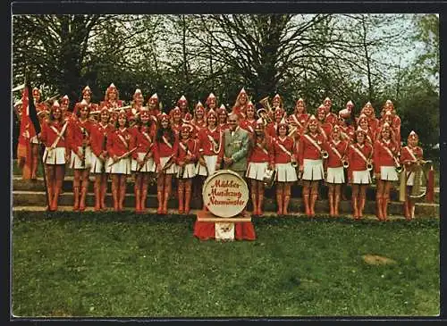 AK Neumünster, Mädchen-Musikzug mit Instrumenten, Gruppenfoto