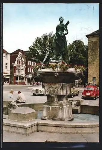 AK Husum / Nordsee, Brunnen mit Tine-Statue