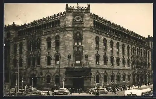 AK Mexico-City, Öffentliches Gebäude mit Autos und Passanten