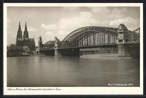 AK Köln a . Rhein, Die Hohenzollernbrücke mit Dom