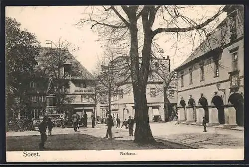 AK Soest, Rathaus mit Denkmal