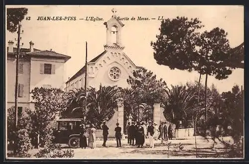 AK Juan-les-Pins, l`Eglise, Sortie de la Messe