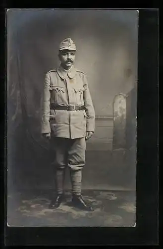 Foto-AK Ein österreichischer Soldat mit Schnurrbart in Uniform